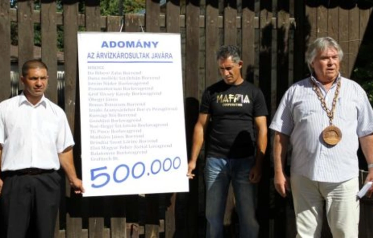Borlovagrend az árvízkárosultakért