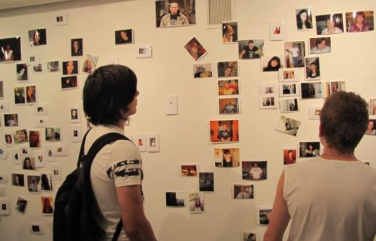 Iwiw-es fotókiállítás a Galériában 