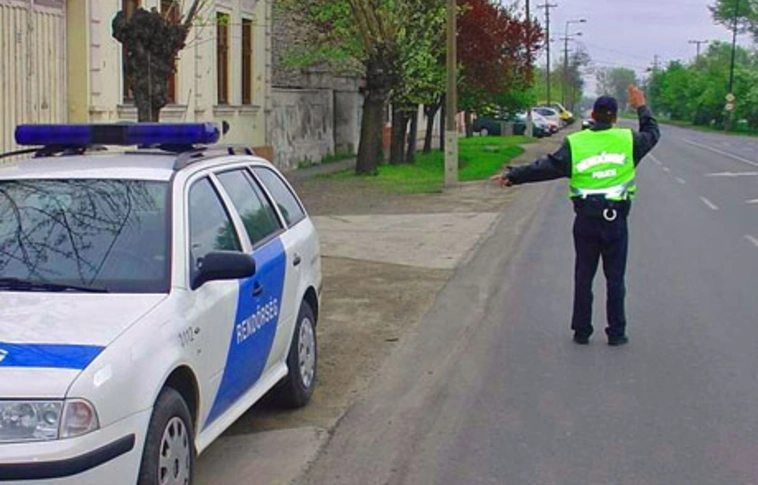Csúszósak az utak, vezessünk óvatosan!