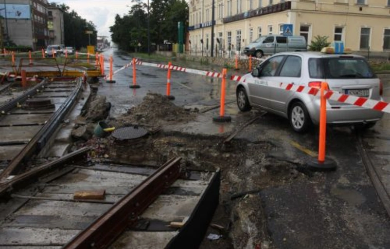 Hétfőtől csütörtökig éjszakánként is dolgoznak az új villamospályán