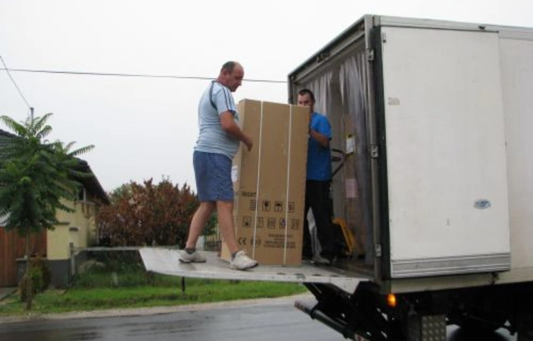 Hűtőszekrényeket adományoztak Felsőzsolcán