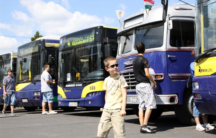 Augusztusban változik a villamosok és villamospótló autóbuszok menetrendje