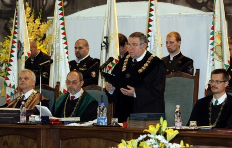 Folytatódtak a diplomaátadók