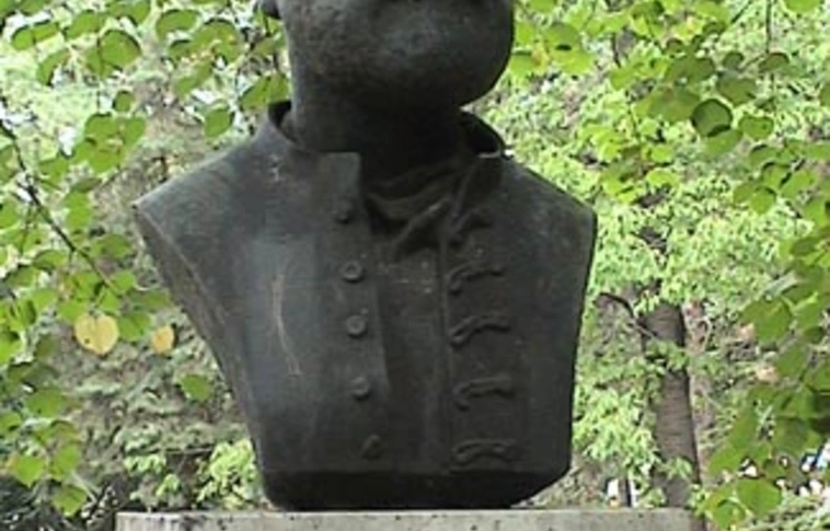 Áthelyezik a népkerti szobrokat