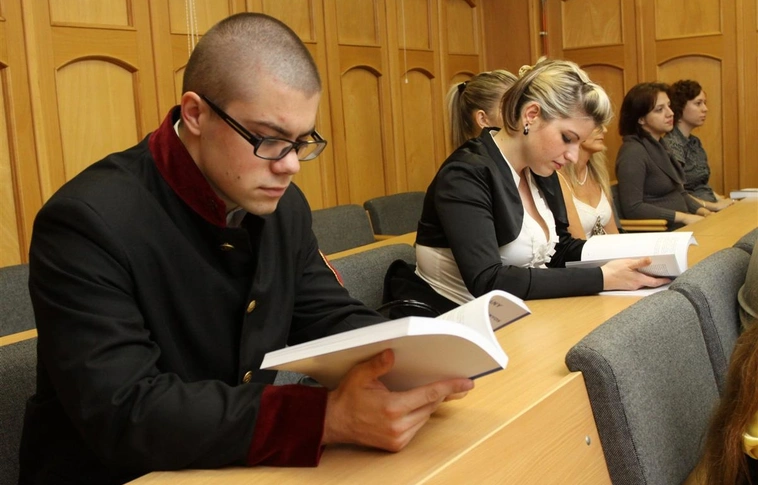 Rendhagyó kötet tudományos diákköri munkákból