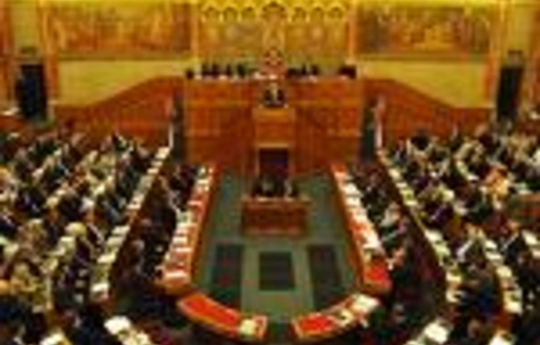 Belenézhetünk a politikusok zsebébe!
