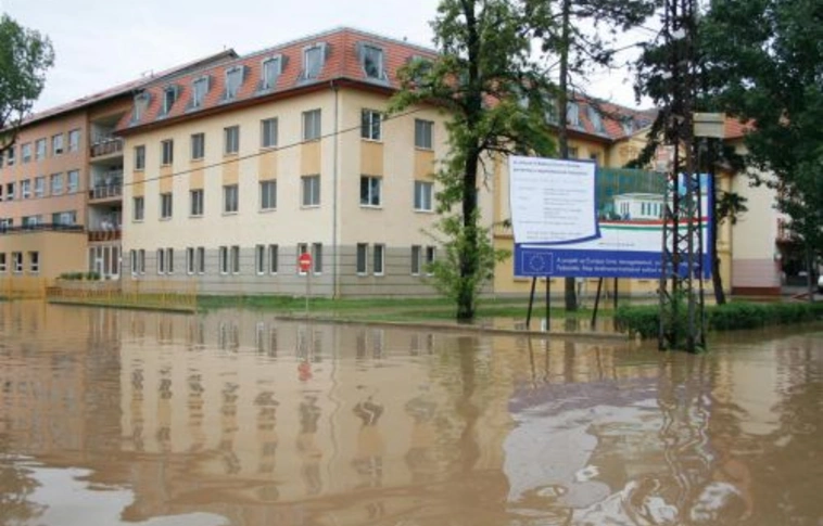 Visszahúzódott a patak Szikszón