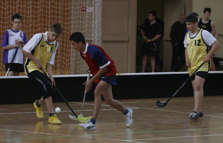 Floorball-fiesta a sportcsarnokban