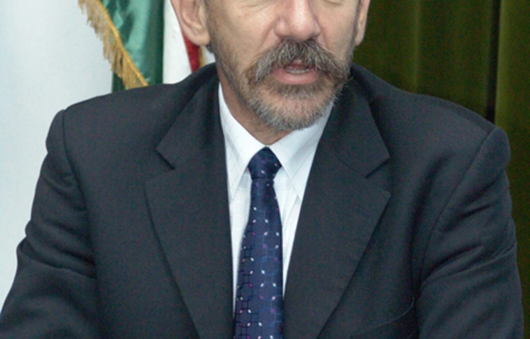 Munkaügy, benzináremelés, önkormányzatok