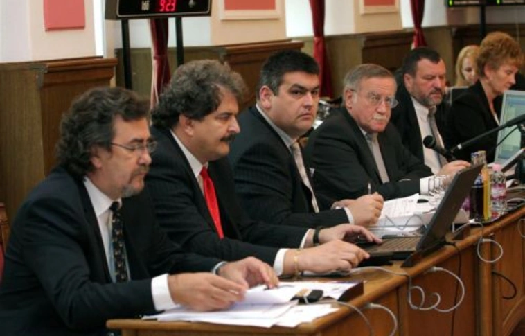 Intézményvezetői pályázatok
