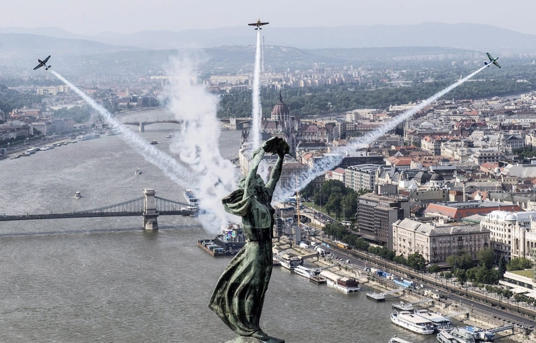 Red Bull Air Race: Martin Sonka győzött Budapesten