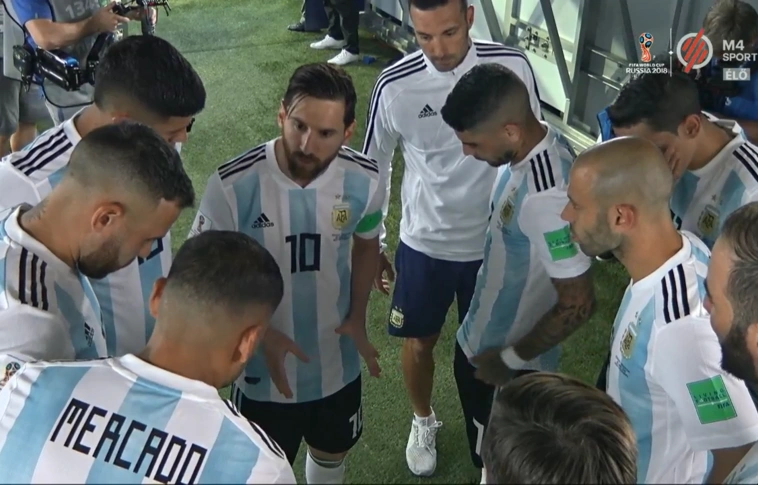 Az argentin kapitány Messitől kérdezte meg, csatárt cseréljen-e