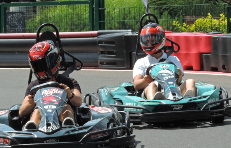 Gokart-párbajt vívtak autóversenyzők Miskolcon (Képgalériával!)