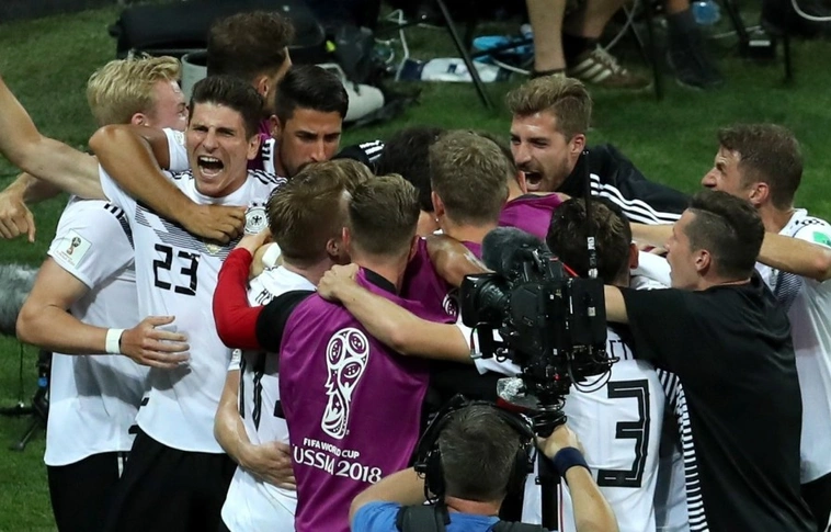 Hosszabbításban lőtt bombagóllal fordítottak a címvédő németek