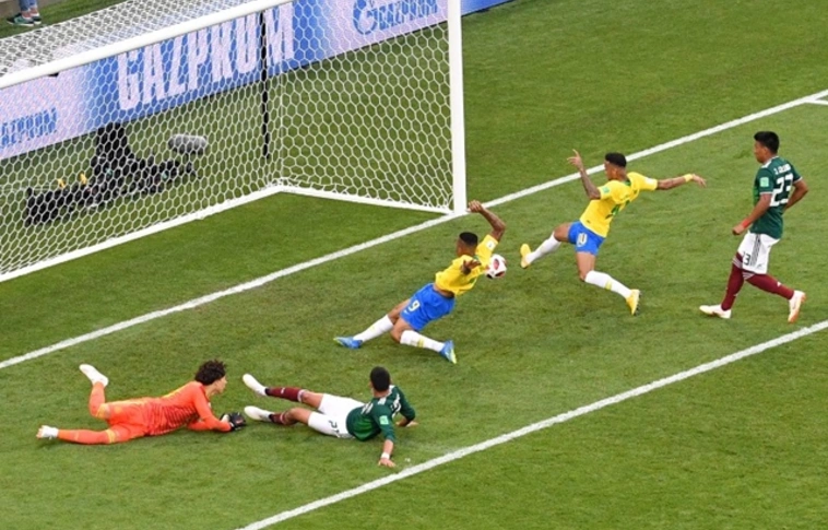 Kétgólos brazil győzelem, Mexikó ismét a 16 között búcsúzott