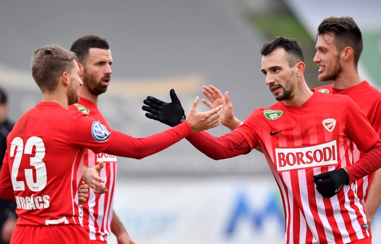 DVTK: kitették a keretből Ugrait és Busait