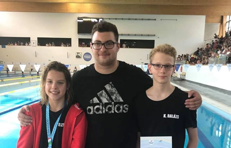 Újabb miskolci sportiskolás úszósikerek