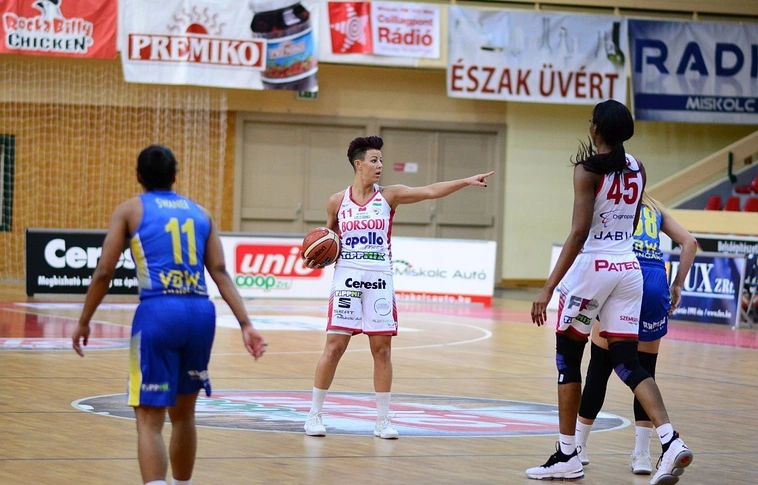 „Mély gödörből” álltak fel és nyertek végül magabiztosan a diósgyőri kosaraslányok