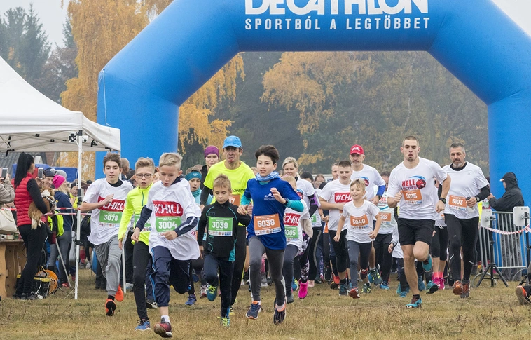 Fuss, hogy mások is túlélhessék! – jótékonysági futóverseny a reptéren (Képgalériával!)