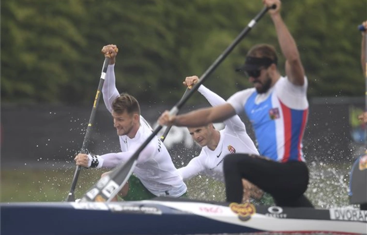 Kajak-kenu vb: hatvanhat ország 850 versenyzője a rajtnál