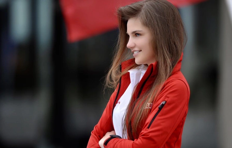 Keszthelyi Vivien az első magyar női pilóta a Forma-3-ban 