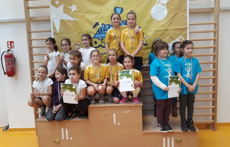 Tíz miskolci csapat a barcikai floorball diákolimpiai országos döntőben