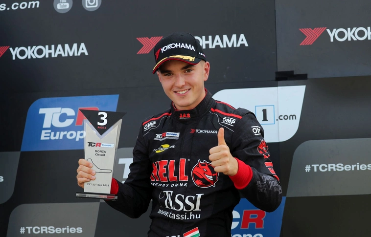 Nem fogott ki Tassin Monza – egy újabb dobogós helyezéssel és egy különleges trófeával tér haza a magyar versenyző