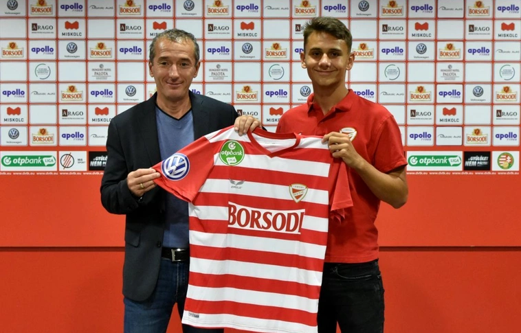 Tóth Borisz profi szerződést kapott