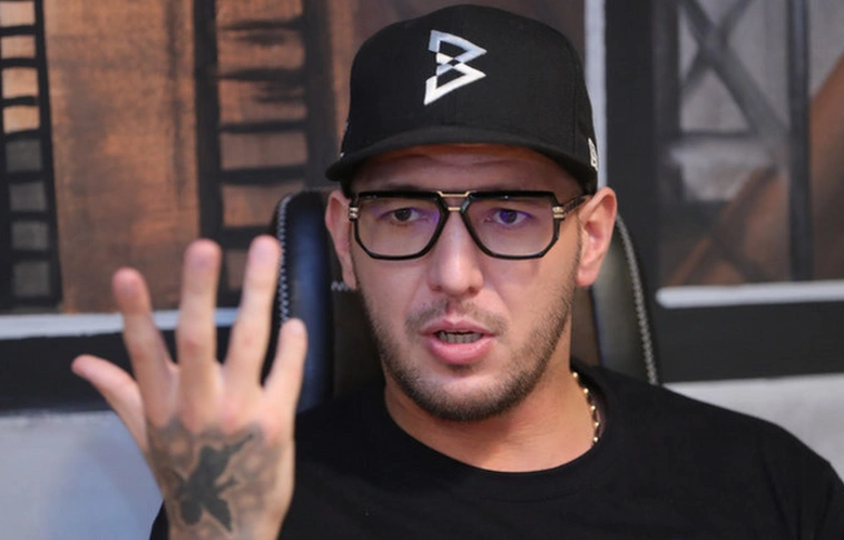 Curtis elkezdte feléleszteni a kapcsolatát Majkával
