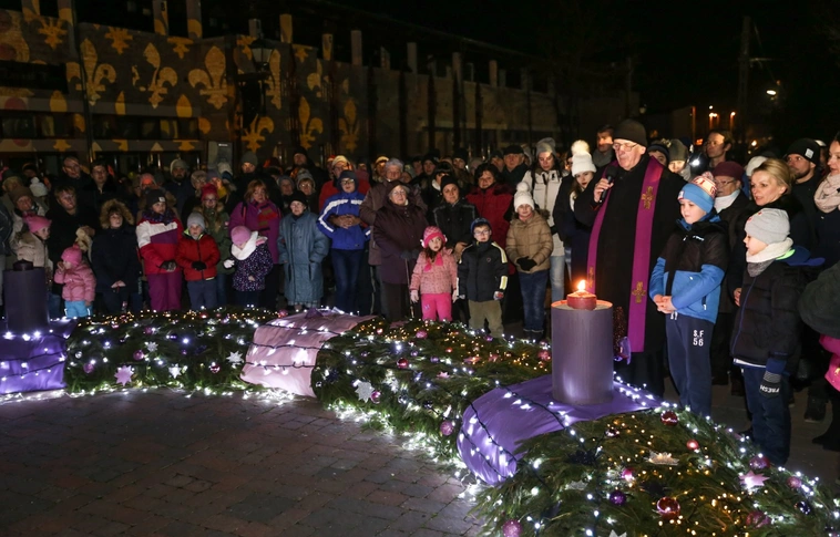 Adventi gyertyagyújtás a Diósgyőri várban