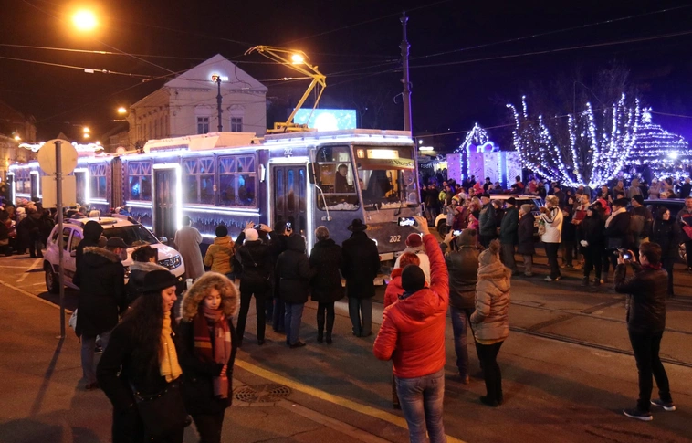 Nem semmi: ismét Miskolc adventi villamosa lett Európa sztárja!