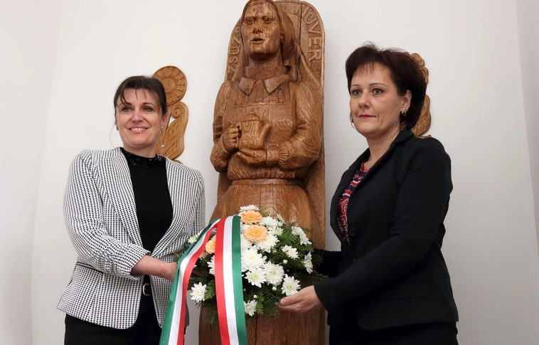 Magyar ápolók napja - Koszorúzás és ünnepi műsor a megyei kórházban