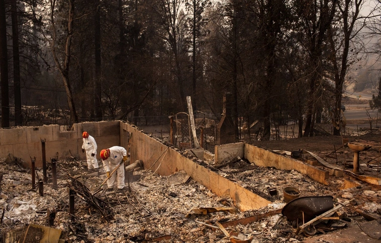 Nőtt a halottak, csökkent az eltűntként számon tartottak száma a kaliforniai tűzvészben 