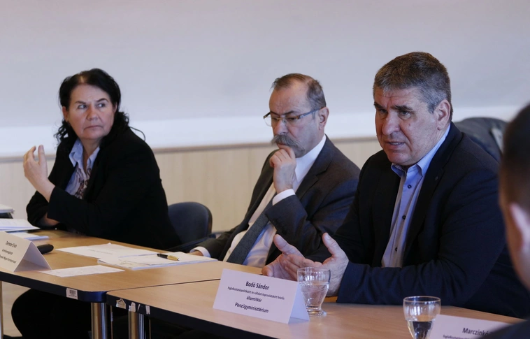 Terítéken a munkaerőpiaci helyzet – kormányhivatali reggelin a megye meghatározó foglalkoztatói