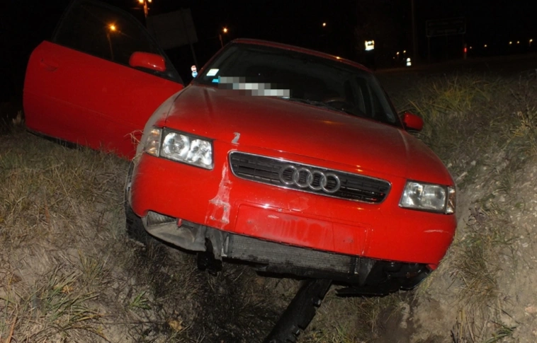 Elvitte a nyitva hagyott autót