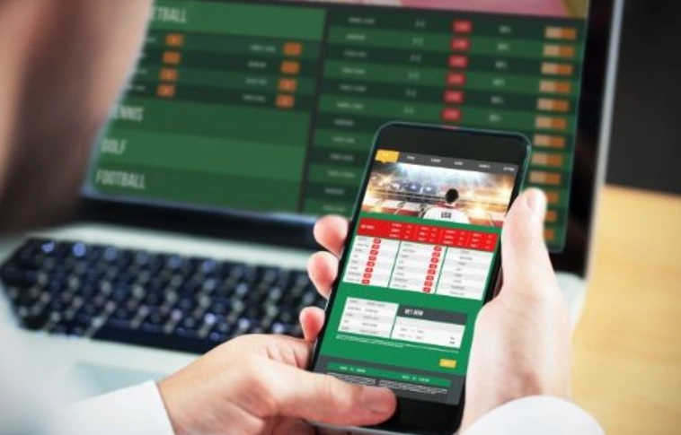 Saját hasznára, pénzbefizetése nélkül szerencsejátékot játszott  a fogadó iroda alkalmazottja