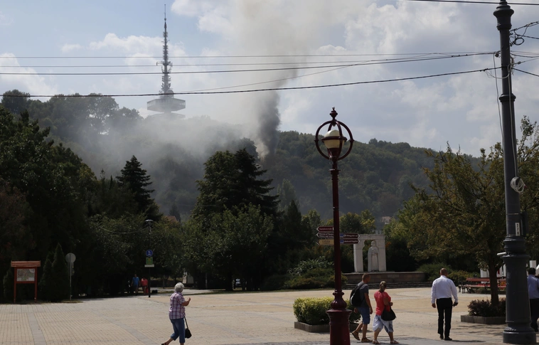 Füstben az Avas - nagy erőkkel vonultak a tűzoltók (Képgalériával)