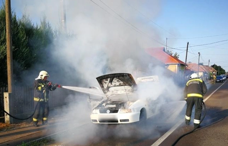 Durva autótüzekkel indult a hétfő Borsodban (A katasztrófavédelem felvételei)