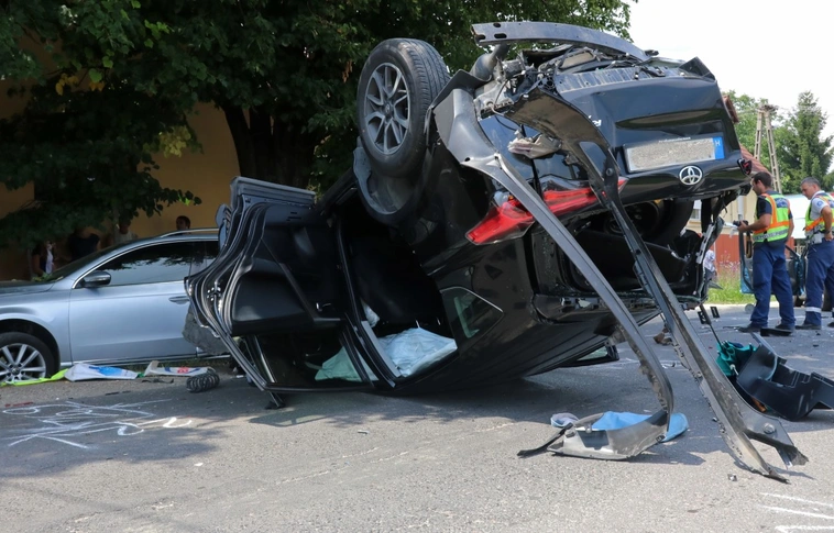 Hármas karambol – fejreállt a Toyota Martin-kertvárosban (Képgalériával)