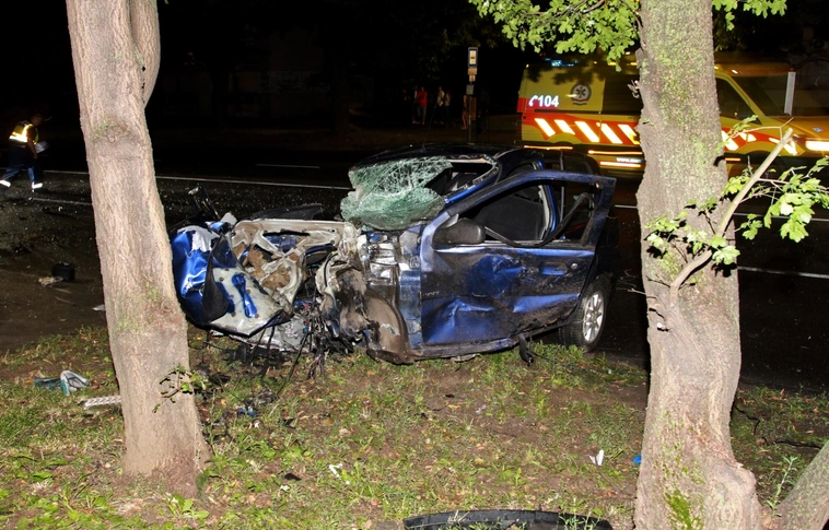 "Szörnyű, ilyet még nem nagyon láttam" – Baleset a Szentpéteri kapuban (Képgalériával!)