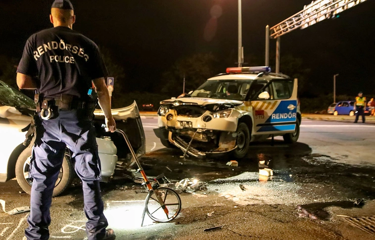 Frontálisan ütközött egy rendőrautó a tapolcai elágazásnál - négyen megsérültek (Képgalériával frissítve!)