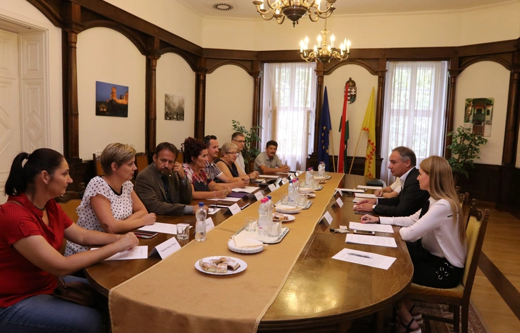 Tizenegyen egy csapatban