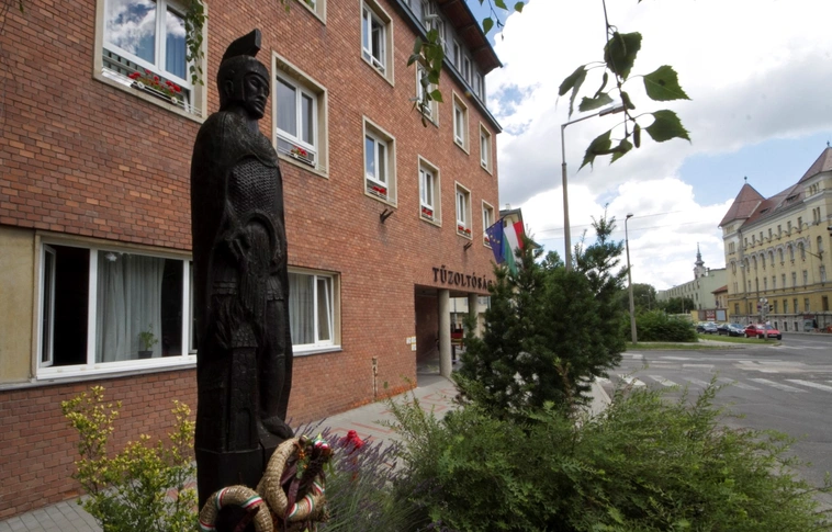 Döntöttek: Új nevet kap a miskolci tűzoltóság előtti tér