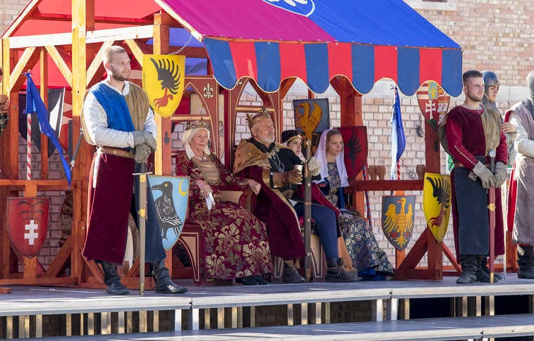 Látványos, korhű szórakoztató - megelevenedik a történelem Diósgyőrben!