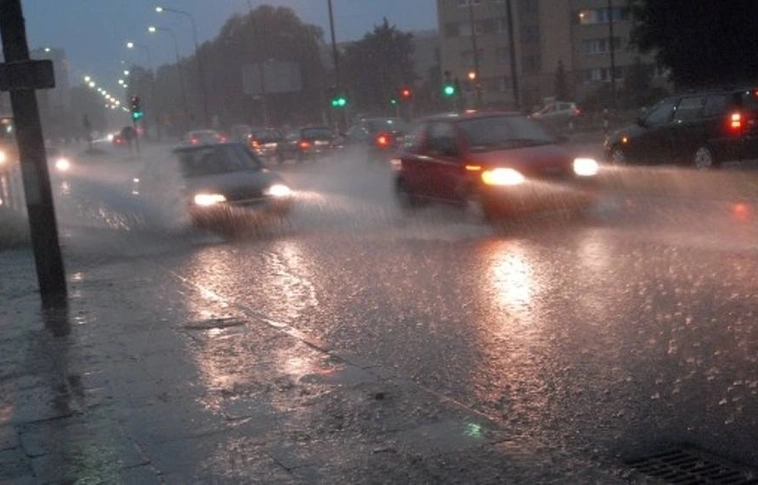 Figyelmeztetés: Nagyon durva szélvihar és jégeső csap le hamarosan az országra!