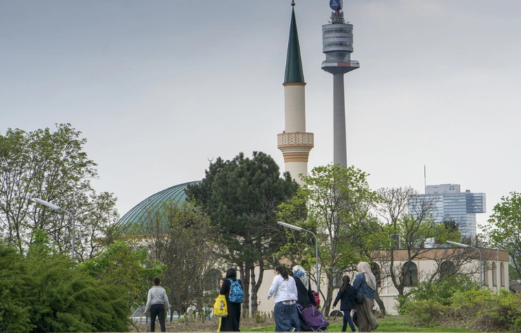 "Ez még csak a kezdet": Ausztria mecseteket zár be, imámokat utasít ki