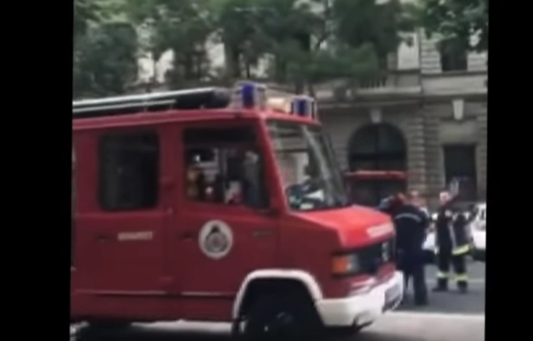 Kigyulladt a Miniszterelnökség épülete Budapesten (Videóval!)