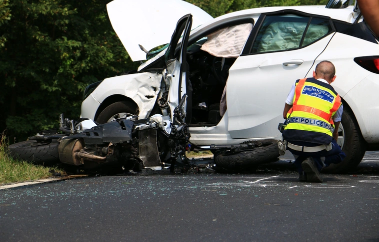 Az idei év legcsúnyább motoros balesete (Rendőrségi fotók, videó)
