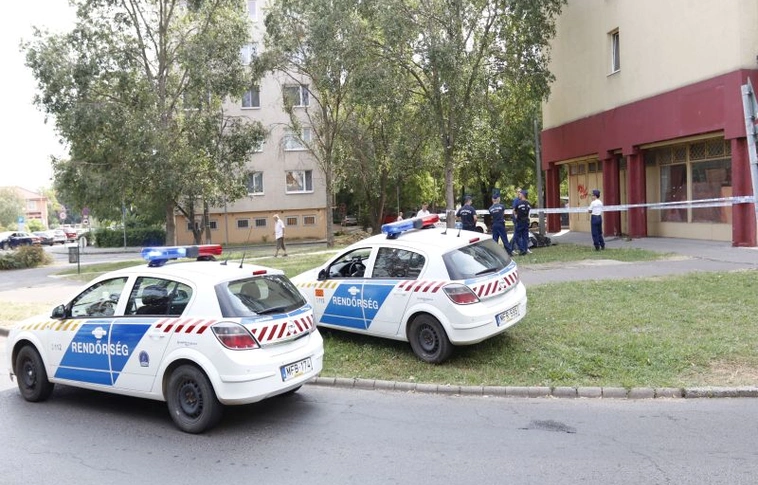 Tragédia a Király utcában - kizuhant egy férfi az emeletről Miskolcon