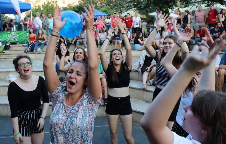 Buli, izgalom, sztárfellépők - Nagy Miskolci Pont Party a Szinva teraszon (Képgalériákkal!)
